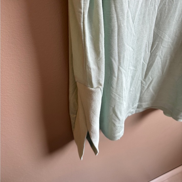 Old Navy active wear shirt - Picture 8 of 8